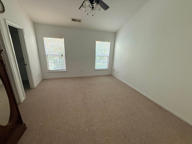 Building Photo - 8742 Appledale Dr