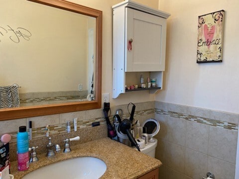 Main Bathroom - 423 Pier Ave