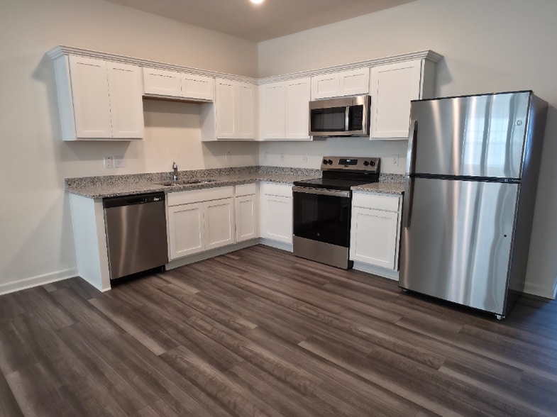 Building Photo - 2062 Gln Xing Dr