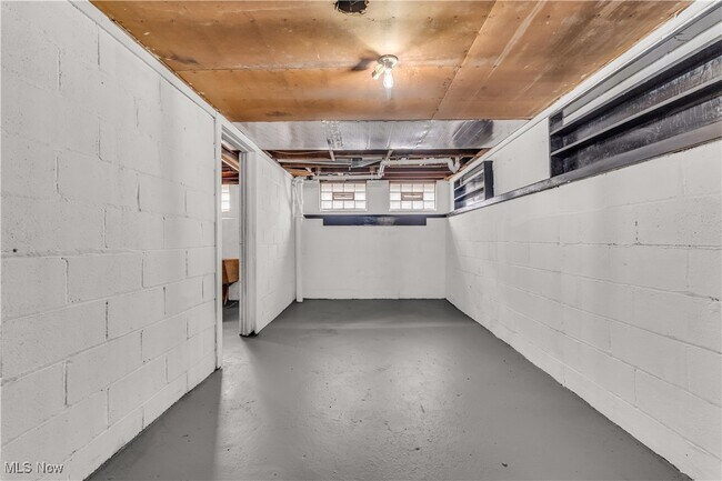 Building Photo - 441 E 250th St