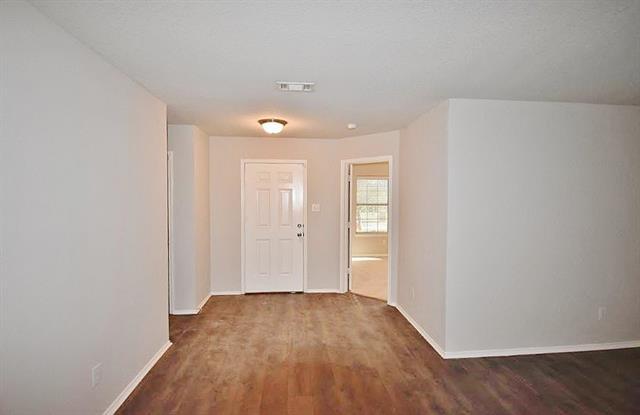 Building Photo - 217 Silver Spur Dr