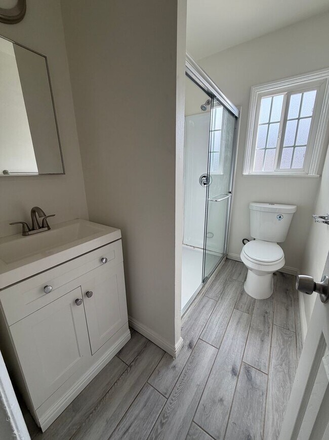 Building Photo - W Bevery Terrace