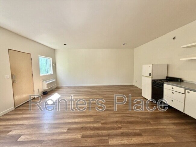 Building Photo - 1411 S Rockford Ave