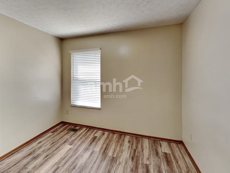 Building Photo - 4831 Ballentine Dr