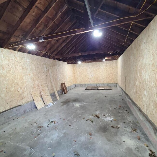 Building Photo - 317 Dunnwood Dr