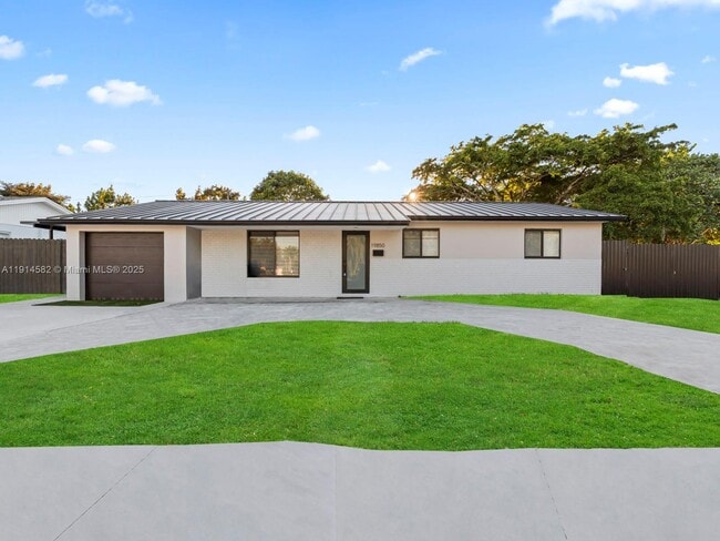 Building Photo - 19850 Franjo Rd