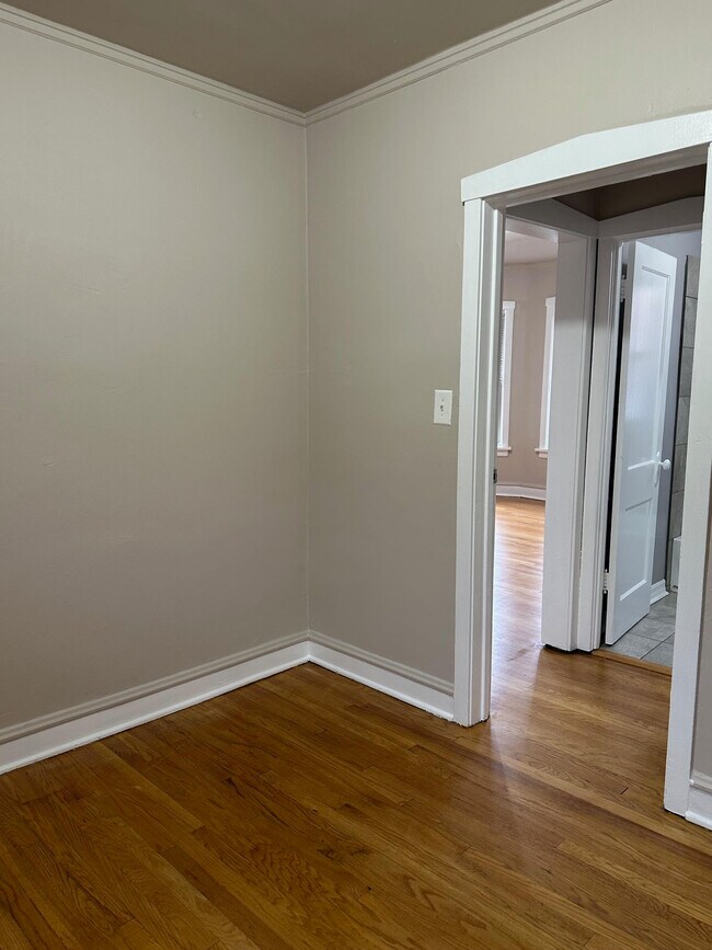 Building Photo - 4033 W Melrose St