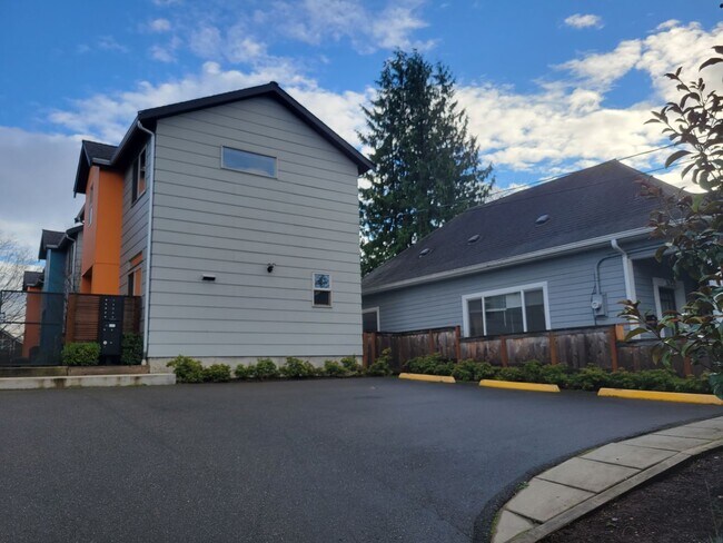 Building Photo - Stylish Detached Home in East Capitol Hill...