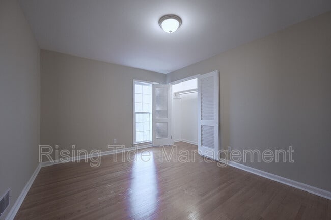 Building Photo - 401 Lance Ln