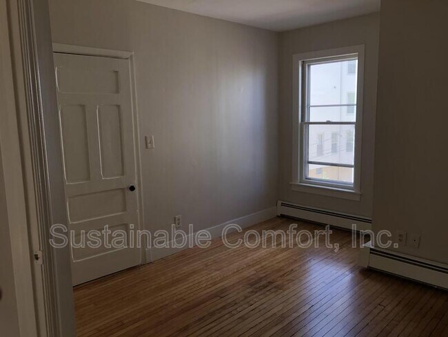 Building Photo - 2 Norman Ave