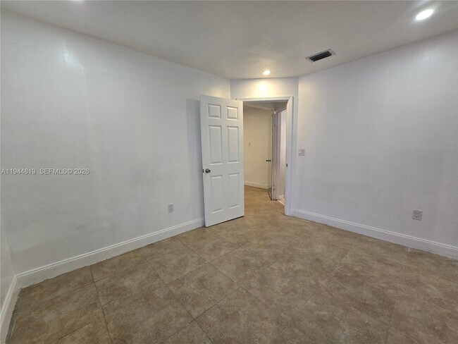 Building Photo - 2957 SW 36th Ct