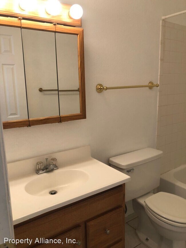 Building Photo - 2 br, 2 bath House - 479 Wright Street #201