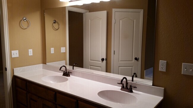 Building Photo - COMING SOON!!! AVAILABLE JUNE 1, 2026....OWASSO!
