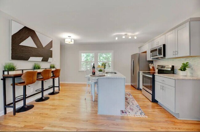 Building Photo - 2809 Newark Dr
