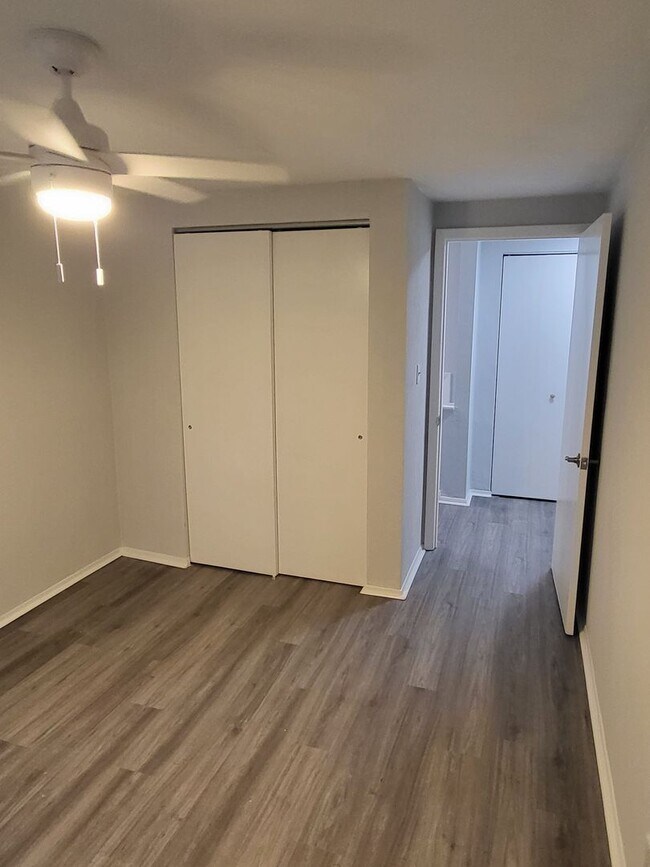 Building Photo - WELLINGTON OAKS