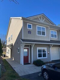 Building Photo - 123 Foxden Dr