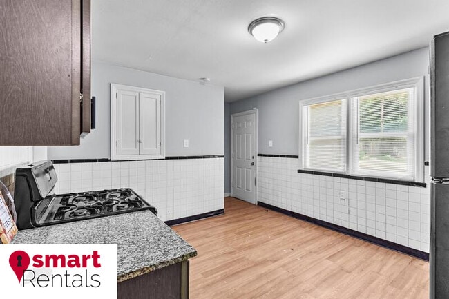 Building Photo - 1210 St Richard Dr