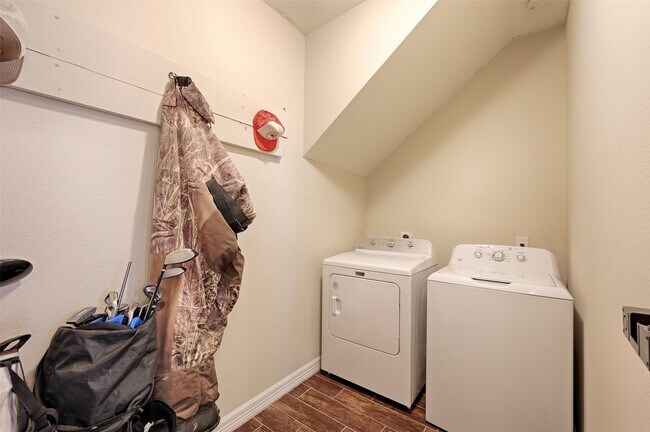 Building Photo - 1122 Detroit St