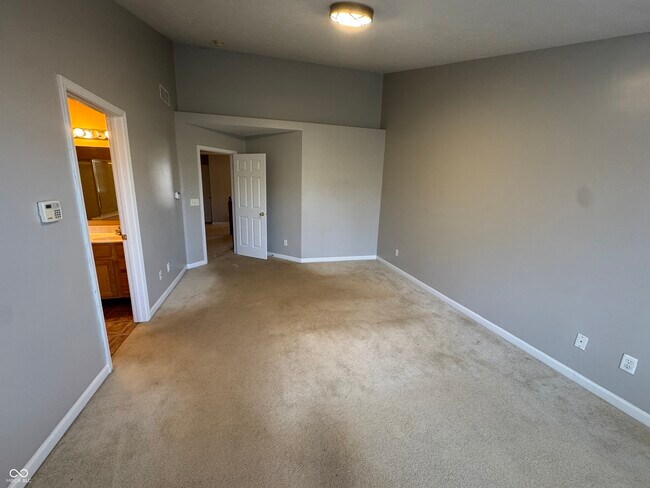 Building Photo - 7435 Sycamore Run Dr