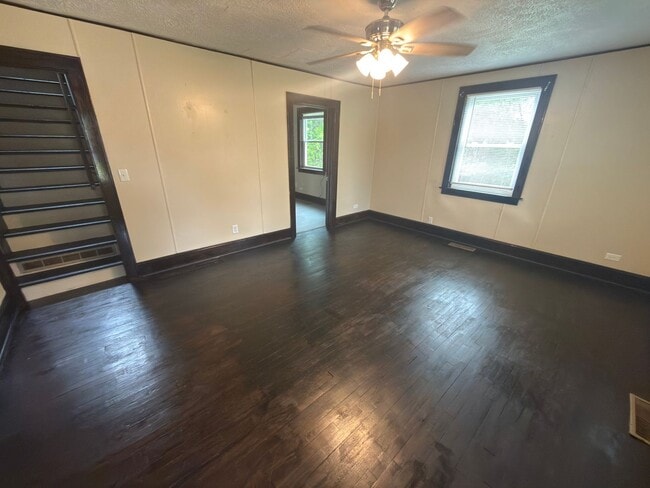 Building Photo - Pulaski, 4BR / 1.5 BA, available now