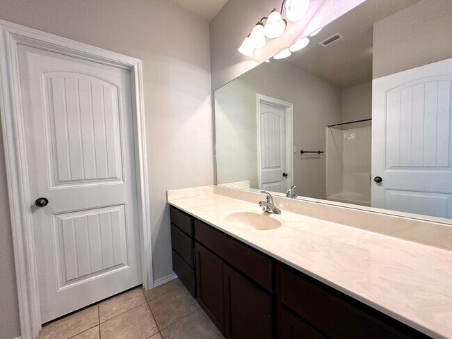 Building Photo - 3 bed 2 bath 2 car garage - Cooper ISD