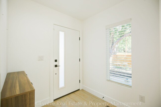 Building Photo - Evolve Real Estate: Stunning Smart Home in Vibrant West Denver! Available March 27th