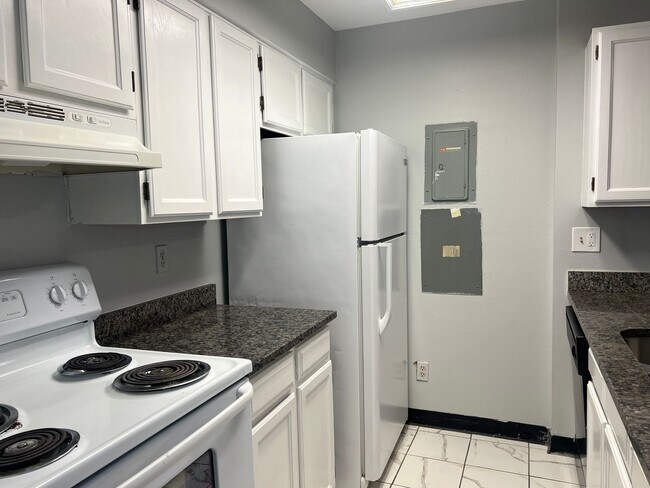 Building Photo - Newly Renovated Condo in Sable Landing   **Move-In Special**