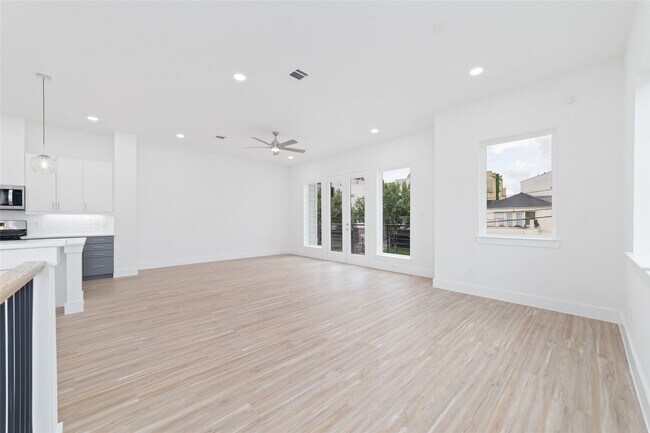 Building Photo - 2107 Holman St