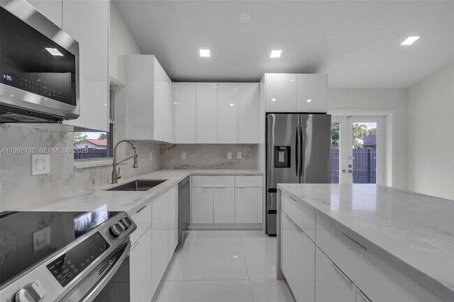 Building Photo - 803 NW 133rd Ct