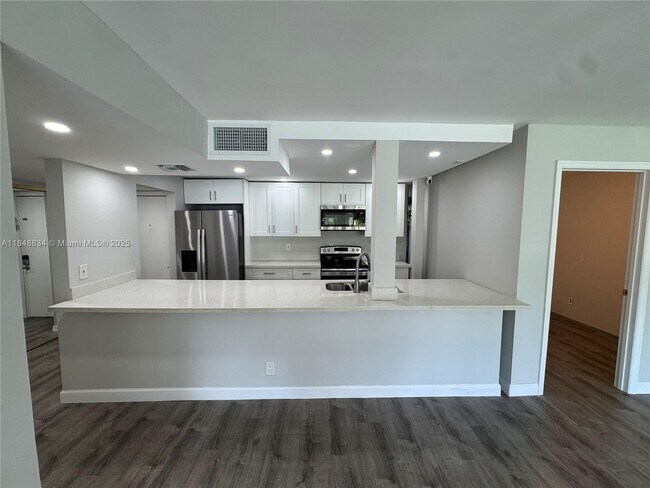 Building Photo - 7081 Environ Blvd