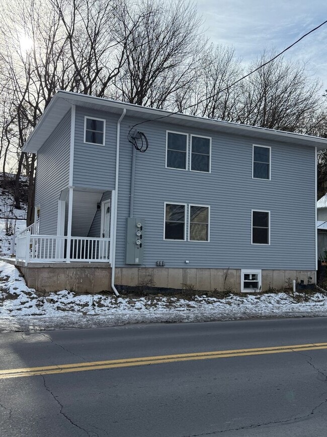 Building Photo - 1136 S Main St