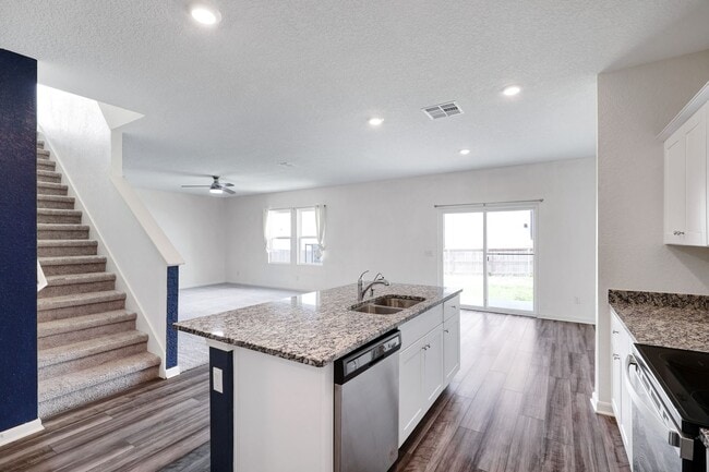 Building Photo - ***MOVE-IN SPECIAL: TWO WEEKS FREE***Spacious Two-Story Retreat on a Cul-de-Sac with Bonus Room