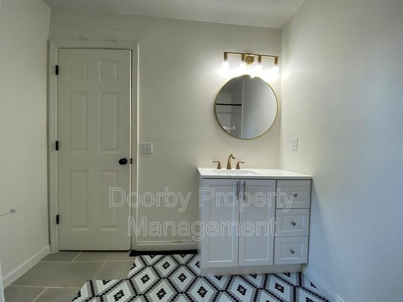 Building Photo - 2310 Cushman St