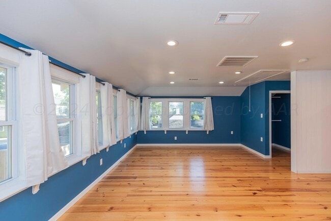 Building Photo - 1710 S Polk St