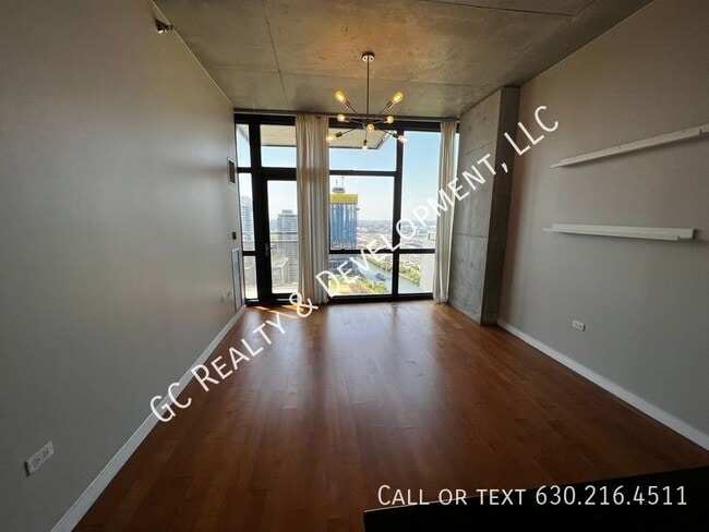 Building Photo - 235 W Van Buren St