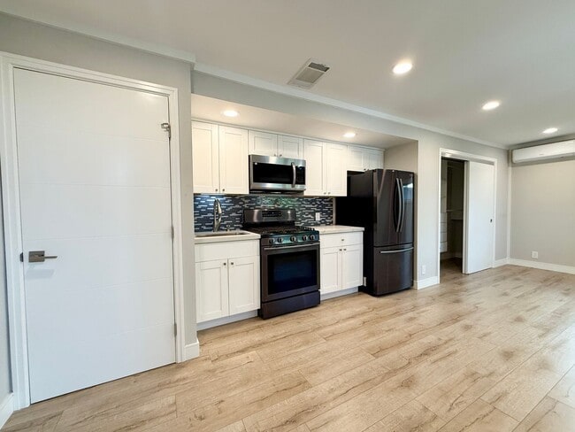 Building Photo - Stylish Coastal In-Law Studio with In-Unit Laundry - Utilities Included!