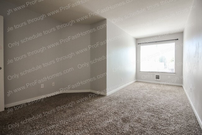 Building Photo - 12530 SE Taggart St