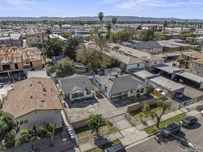 Building Photo - 14722 Strathern St
