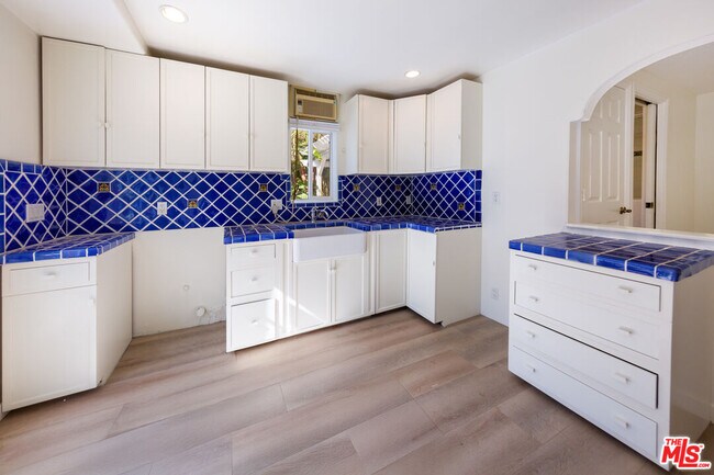 Building Photo - 6431 Maryland Dr