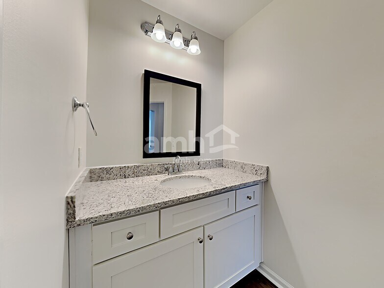 Building Photo - 37 Sand Live Oak Dr