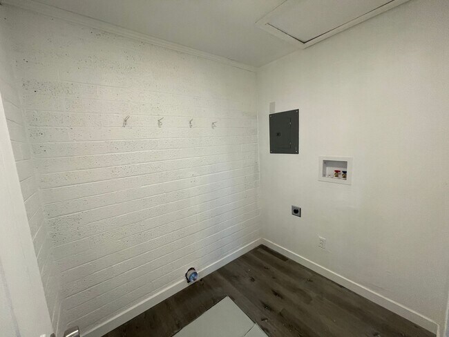Building Photo - Charming 3 Bed/1 Bath Home!