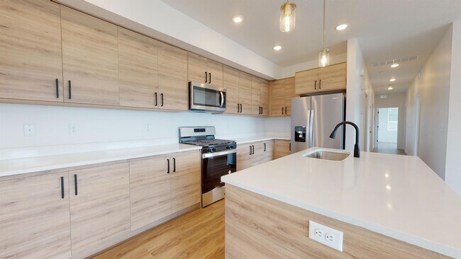 Building Photo - 1266 Sawmill Blvd