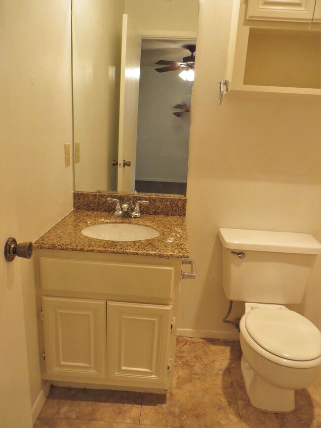 Building Photo - 2 Bedroom 2 Bathroom Georgetown Duplex