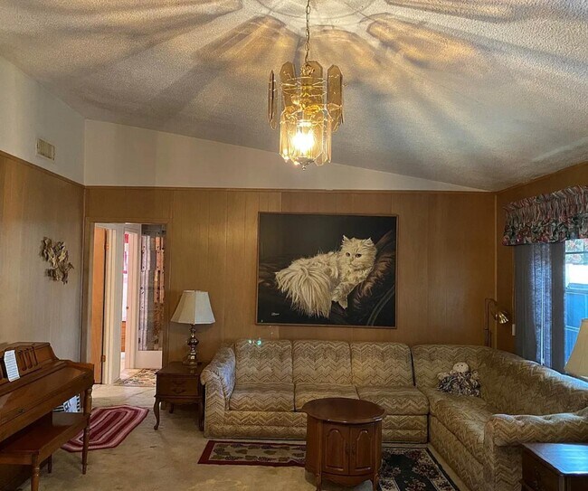 Building Photo - 2022 S High St