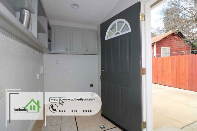 Building Photo - 1366 Magnolia Ave