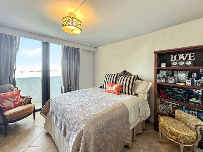 Building Photo - 1200 S Flagler Dr