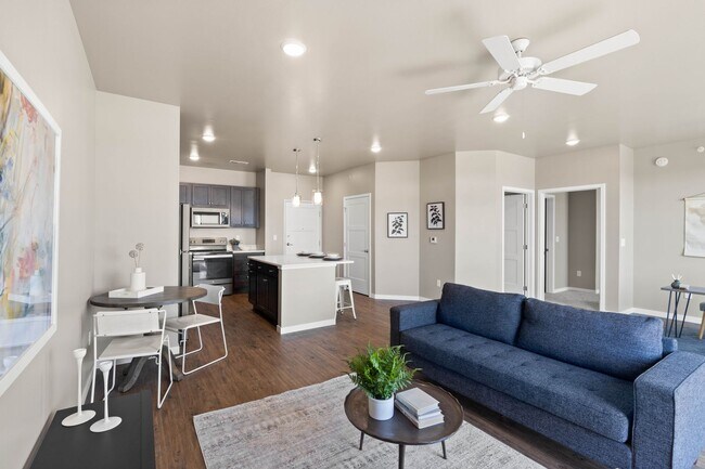 Building Photo - Very Large/Spacious 1-Bedroom/1.5-Bath, unit 104