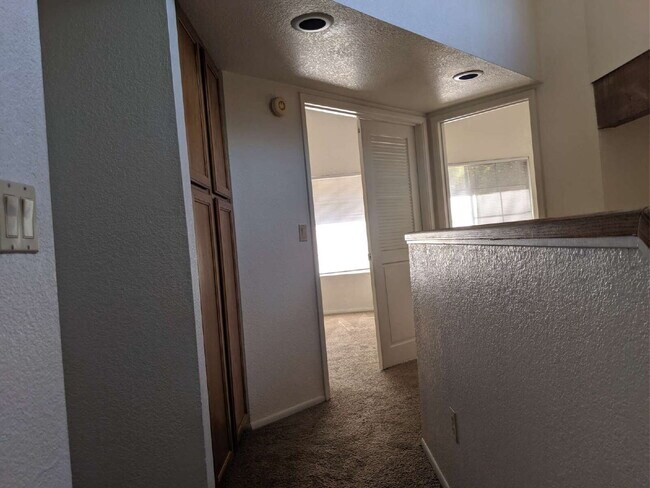 Building Photo - 3 Bedroom 2 Bathroom near ASU! I