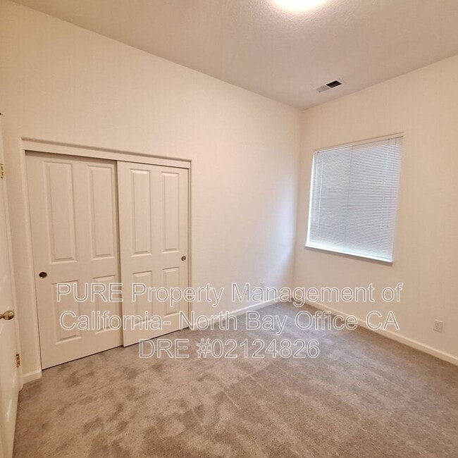 Building Photo - 1887 Mallard Ln