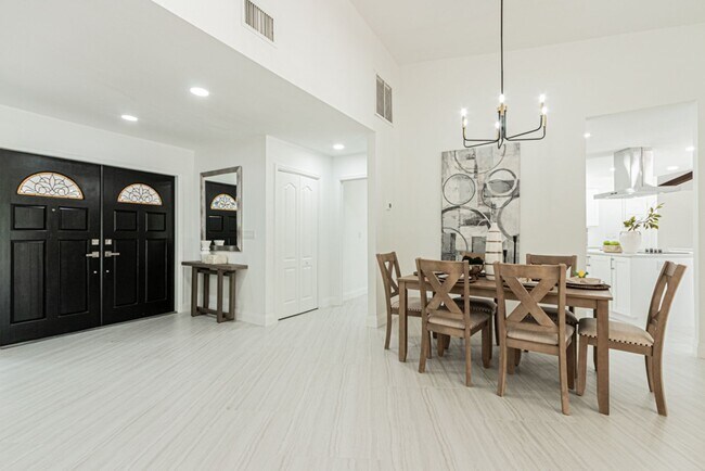 Building Photo - Naples Annual Rental –Single-Family Home w...